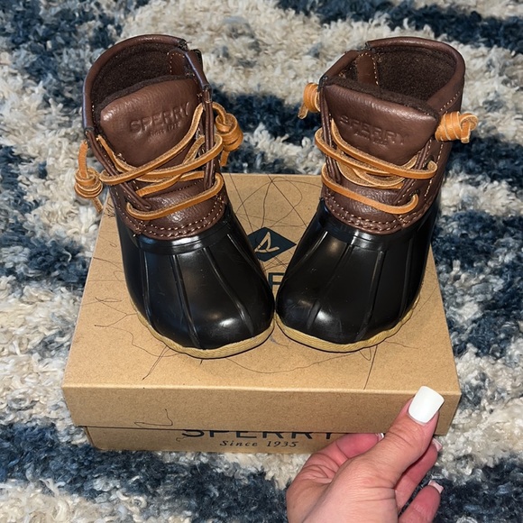Lightly used Kids SPERRY Boots size 6M - Picture 2 of 7